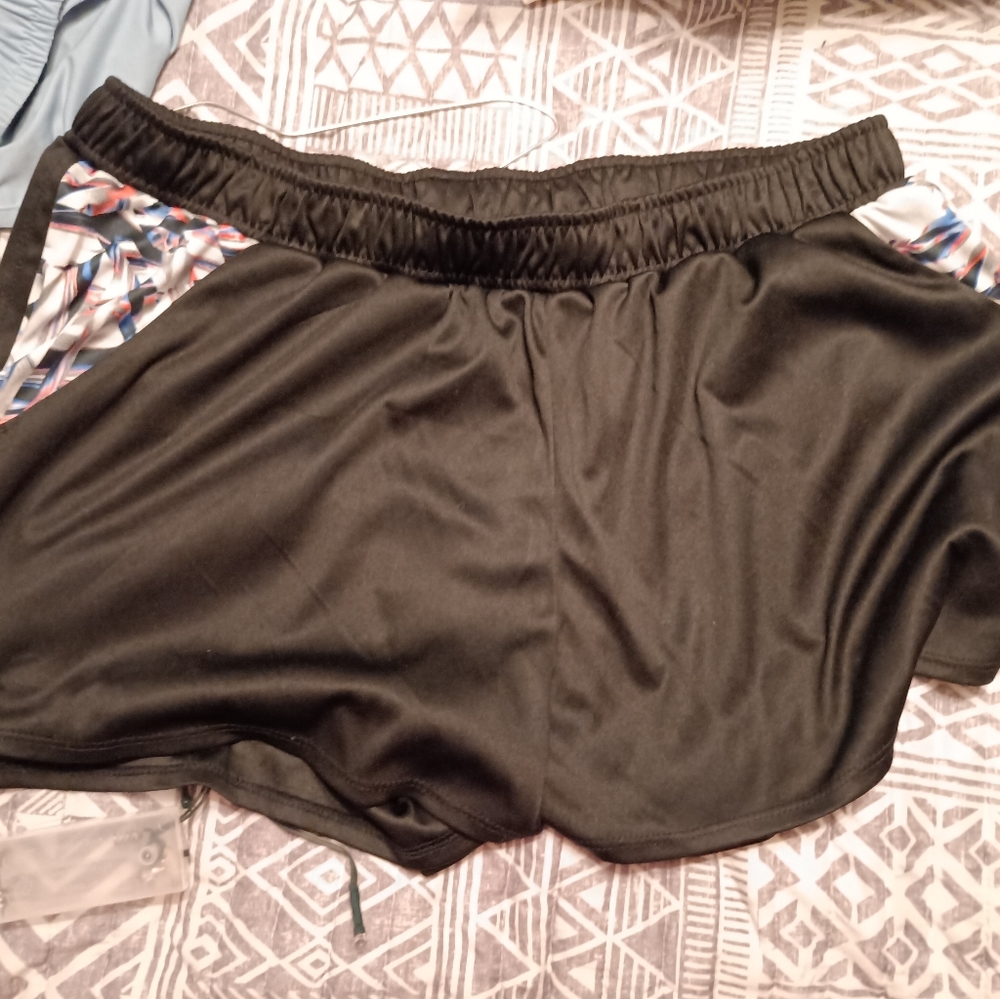 Active Wear - Picture 2 of 3